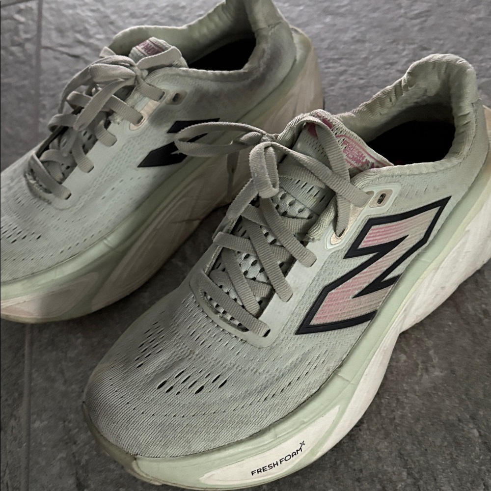 New Balance Women's Athletic Shoes - Light Green and Pink - Picture 4 of 6